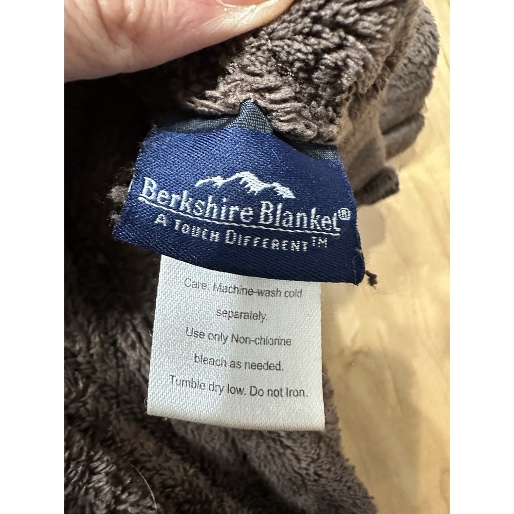 Berkshire Serasoft Plush Blanket Brown King Size 102x90 Lightweight Throw